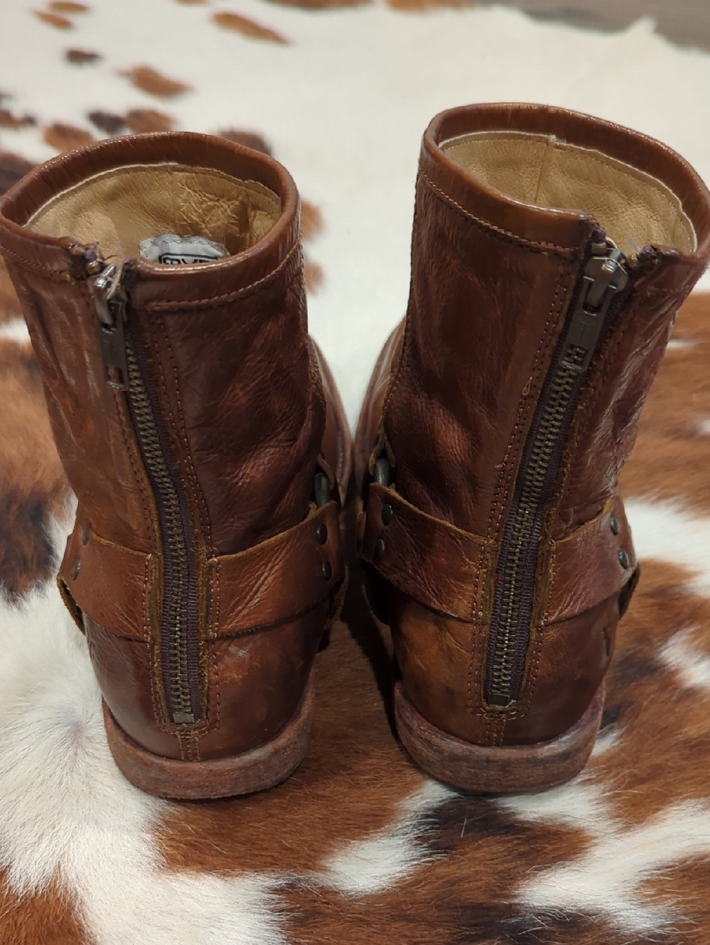 Frye Phillip Harness classic ankle boot featuring a Vintage Leather Construction - Picture 6 of 16